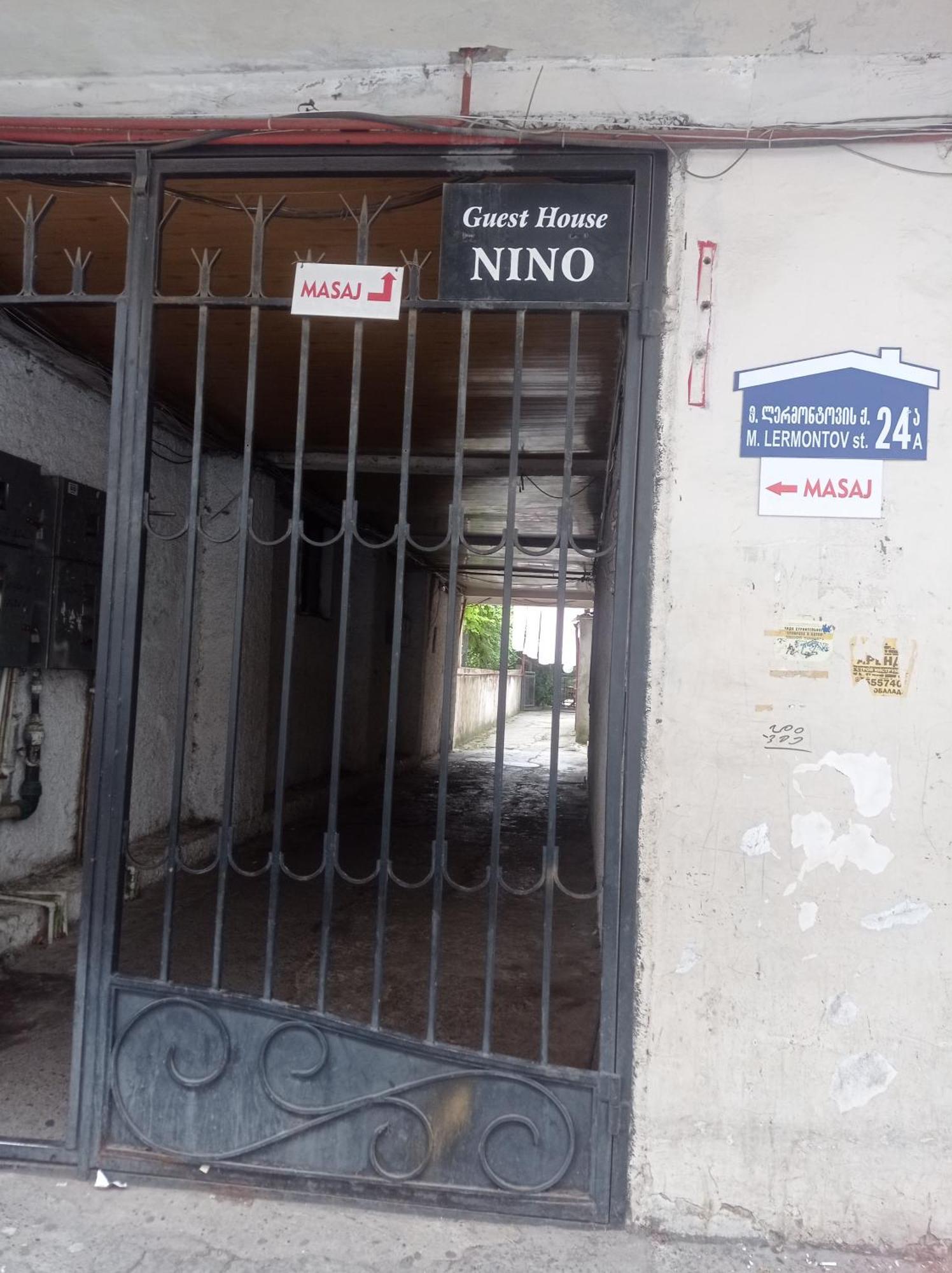 Guest House Nino Batumi Eksteriør bilde