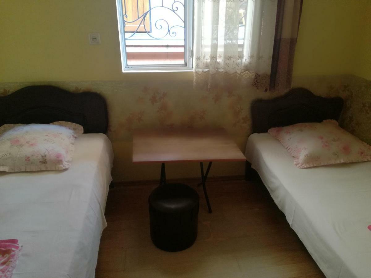 Guest House Nino Batumi Eksteriør bilde