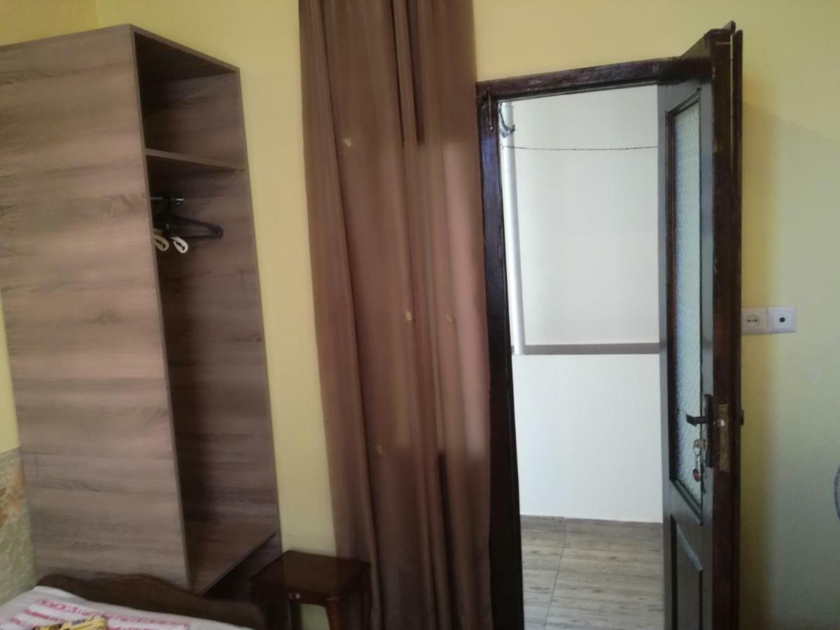 Guest House Nino Batumi Eksteriør bilde